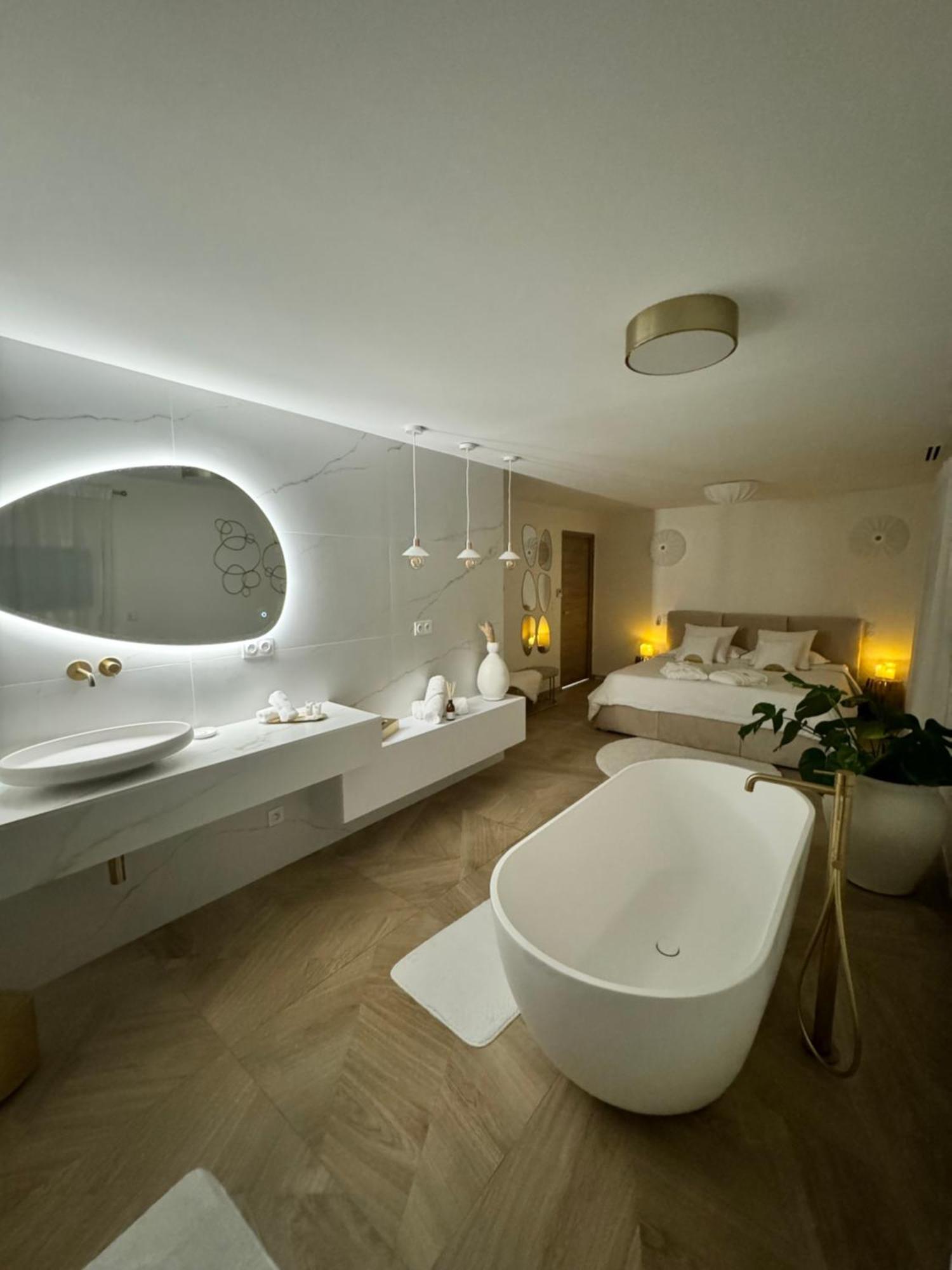 Suite L Ecrin Арл Екстериор снимка