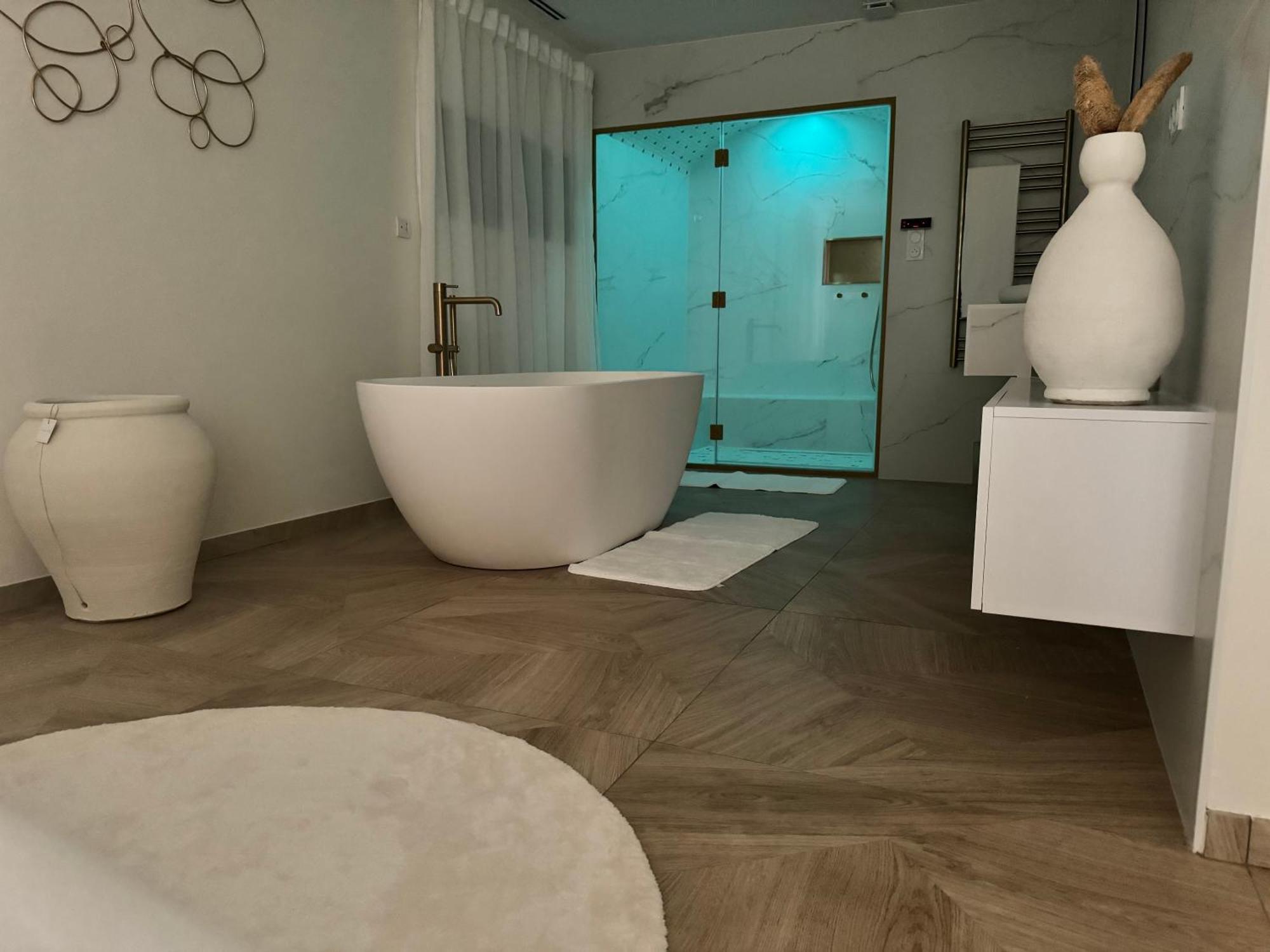 Suite L Ecrin Арл Екстериор снимка